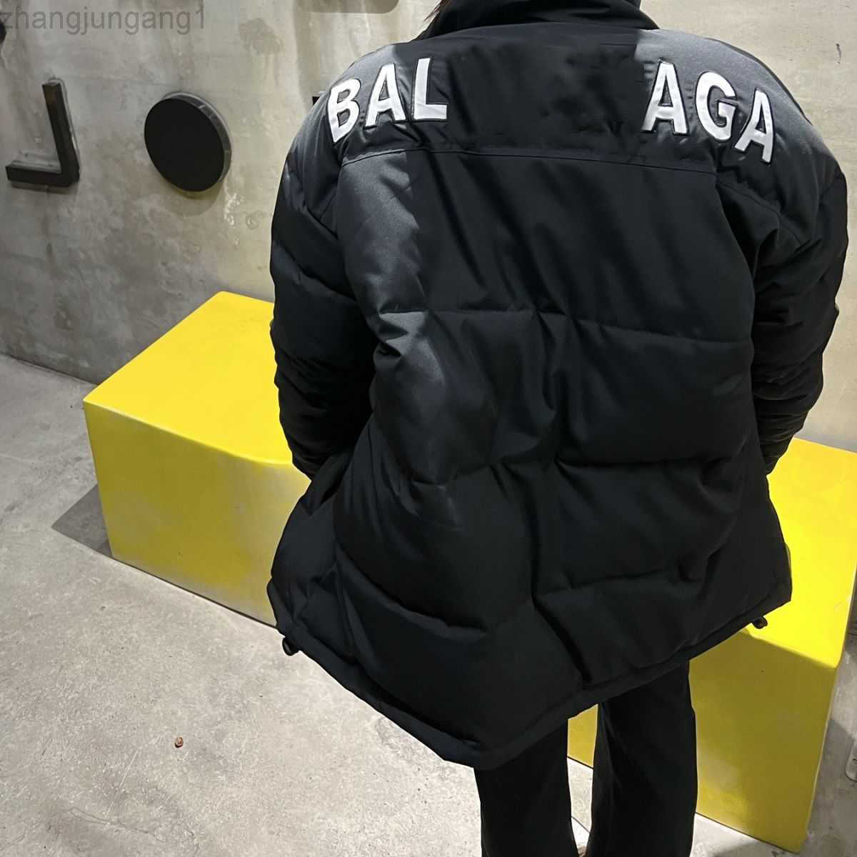 

Designer Balanciagas Puffer Jacket Autumn New Paris Fashion Show Limited Embroidery Letter Down Cotton Jacket High Collar Couple Same Style, No sale