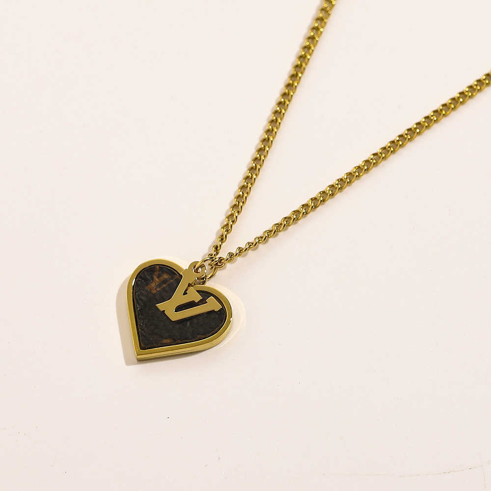 

Womens Design Necklace Faux Leather 18K Gold Plated Stainless Steel Necklaces Choker Chain Letter Pendant Europe America Fashion Wedding