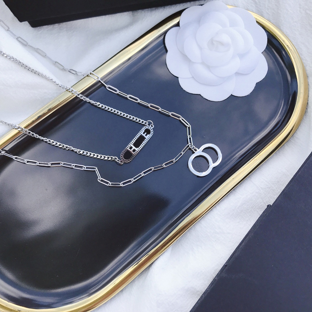 

Luxury Design Pendant Necklaces High End Silver Plated Necklace Charm Womens Style Long Chain Exquisite Jewelry Accessories Hot International Brand Gift