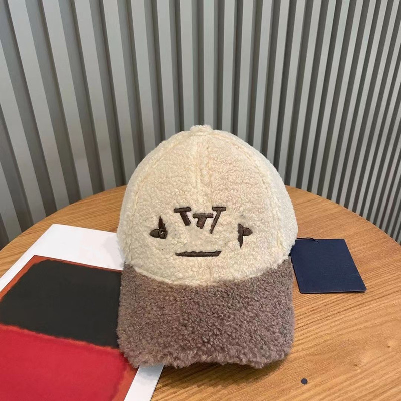 

Designer Brand Baseball Hat Women's Autumn and Winter Top Embroidery Letter Plush Duck Tongue Hat Fashion Trend Outdoor Warmth Versatile