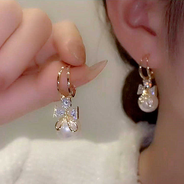 

Korean Pearl Earrings Design Sense Net Red Pendant New Silver Needle Earrings Female