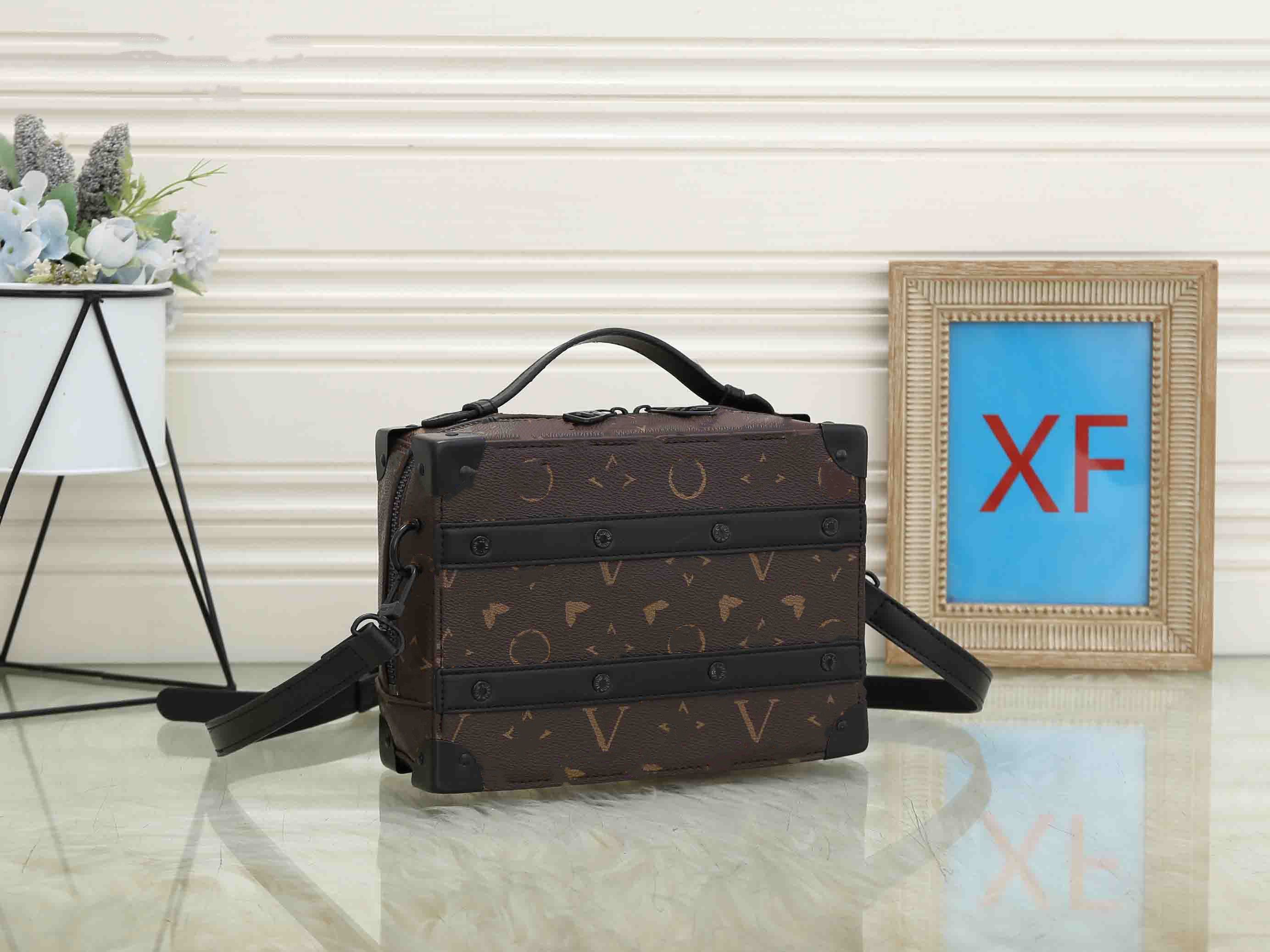 

Designer HANDLE SOFT TRUNK Box Shoulder Bags Messenger Cross Body Mirror Embossed Genuine Leather Letters Handbags Mini Luggage M57971