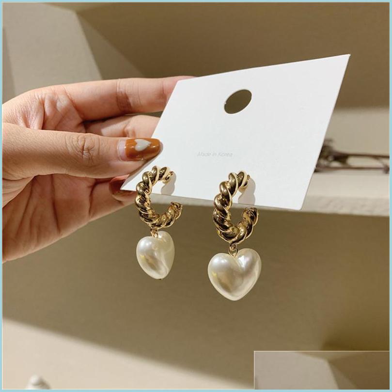 

Stud Stud Metal Baroque Pearls Heartshaped Earrings Retro Fashion Joker Temperament Girl Women Jewelry Gift Accessories Drop Delivery Dh4Pz