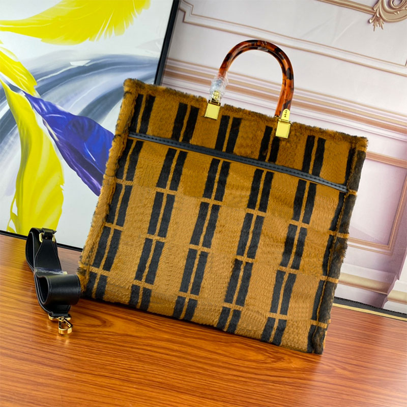 

Velvet Tote Bag Fur Handbag Winter Large Capacity Shopping Bags Fashion Letter Plexiglass Handle Fabric Lining Detachable Leather Shoulder Strap Fuzzy Handbags, 37cm