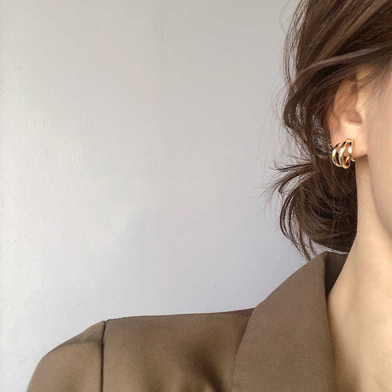 

Temperament high sense light luxury Earrings New fashion simple atmosphere Fashion goddess