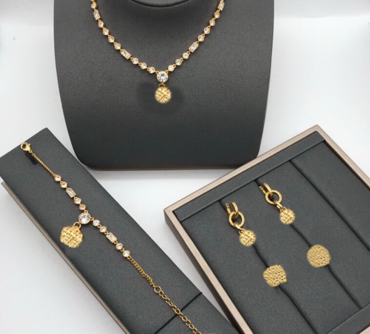 

Luxurious Designer Crystal Necklace Bracelet Earring Banshee Medusa Head Pattern 18K Gold Plated Birthday Festive Party Gifts Jewelry Sets MS9 -- 01, Golden