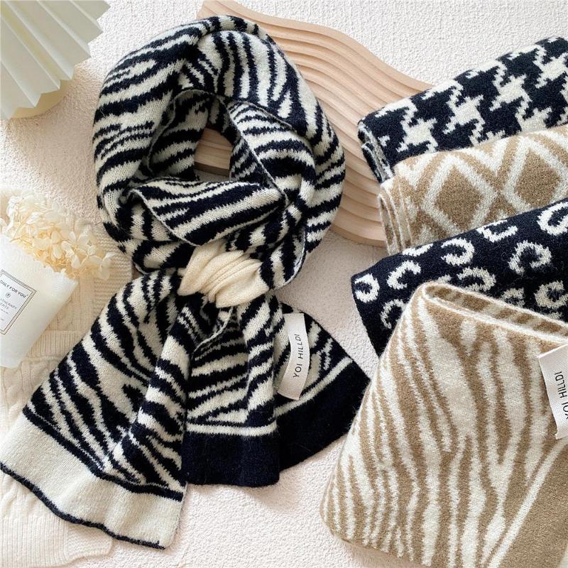 

Scarves Plaid Cross Scarf Female Winter Cute Korean Version Knitted Bib White And Black Shawl