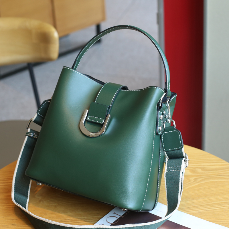 

New Fashion Large Capacity Bucket Bag One Shoulder Crossbody Bag Women's Luxury Handbag Suitable for Various Pairs # 88252, Brown