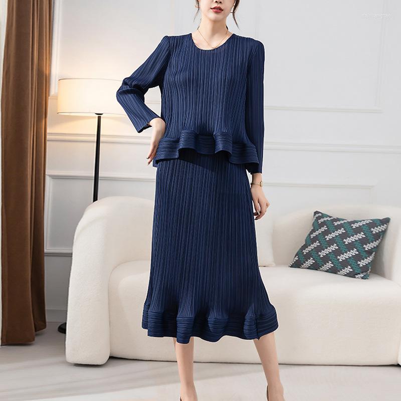 

Women's T Shirts Miyake Pleated Fashion Suit Women's Crew Neck Long Sleeve Shirt Two Piece Mid Length Half Skirt, Picture color