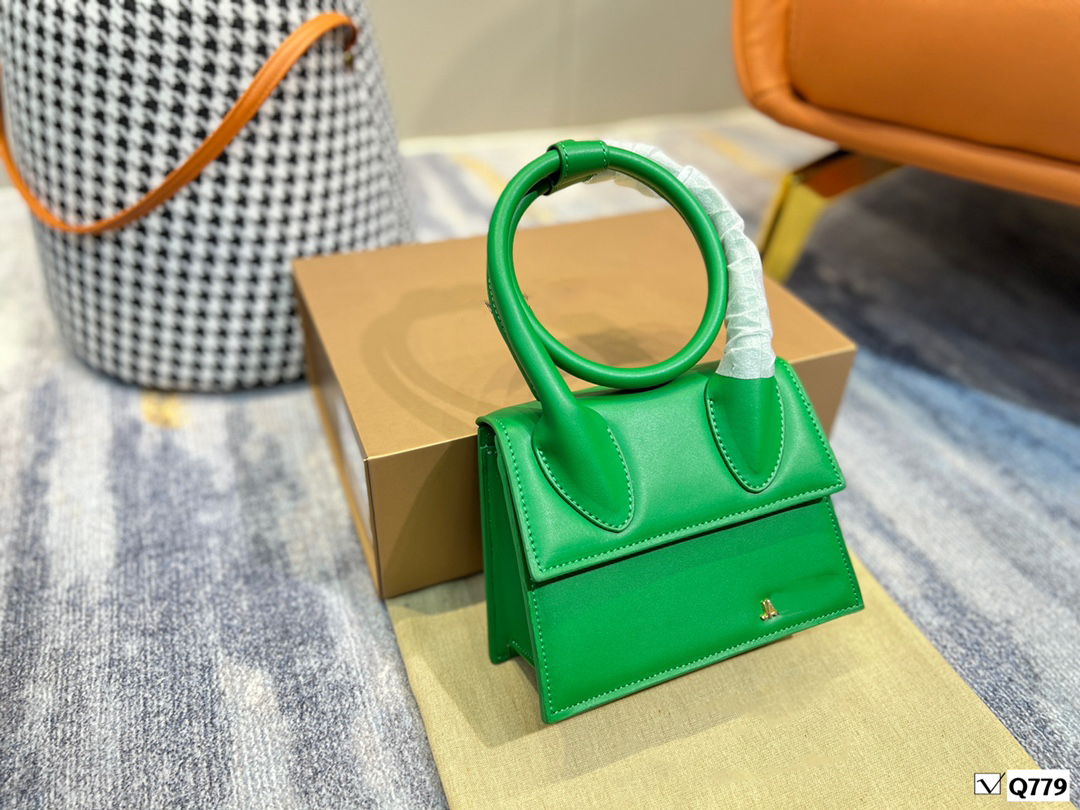 

Classic fashion lady handbag leather designer one shoulder messenger casual formal armpit with box size 18-13 cm 671167