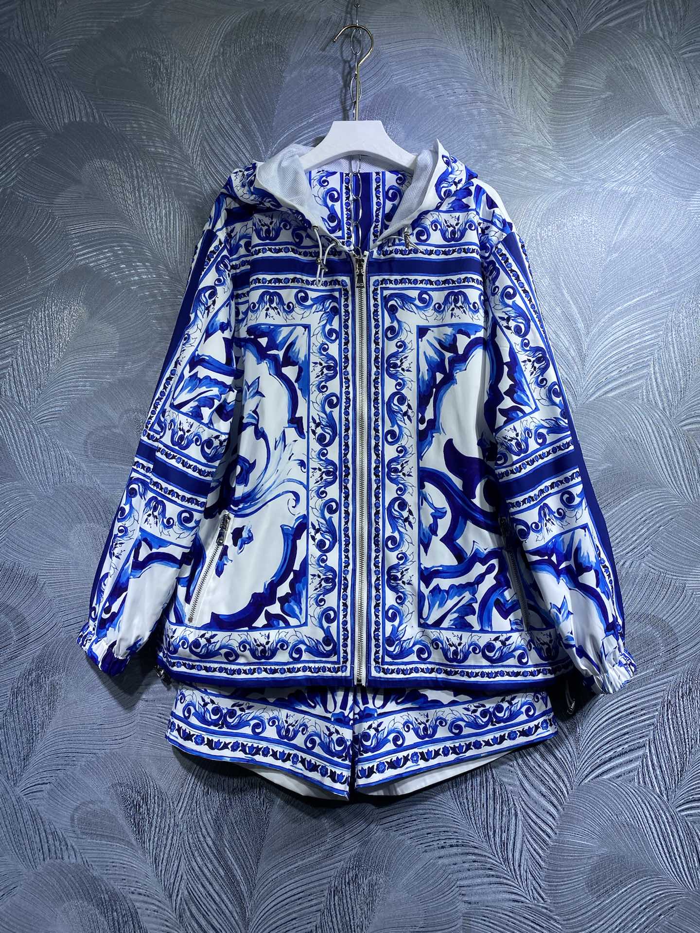 

Women's Two Piece Sets Fashion age reducing suit 2023 early spring women's printed hooded breathable sweater shorts pants, Customize
