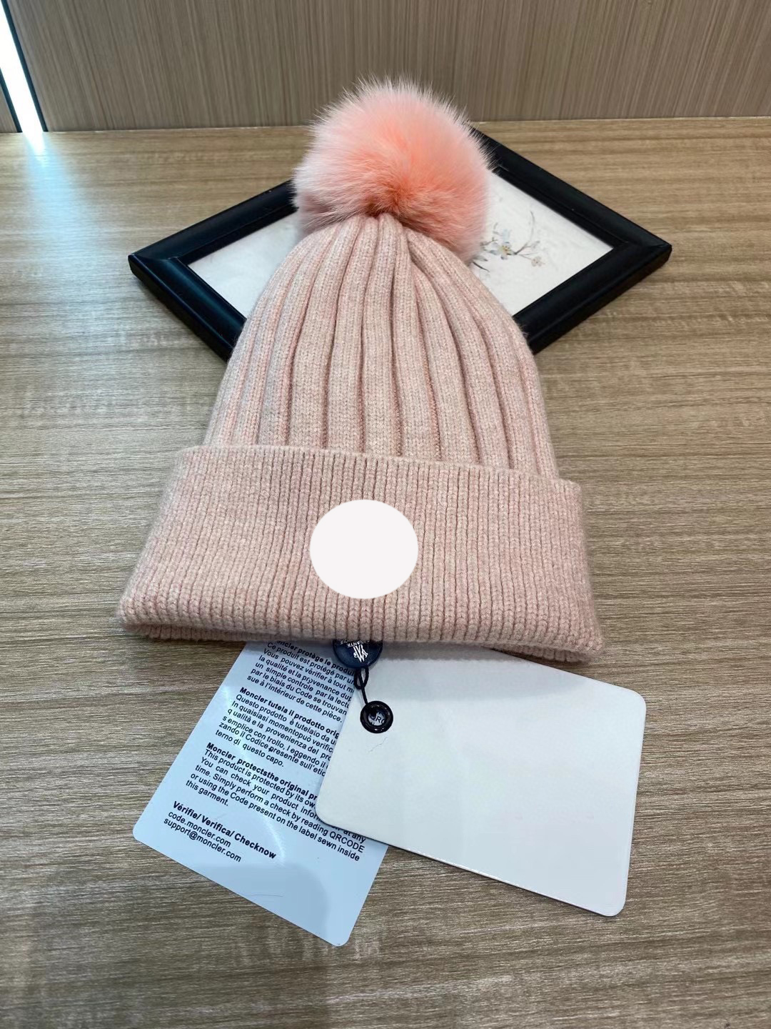 

The new striped small fragrant wool hat in autumn and winter 2022 maya is super hot with a sense texture that flows out of the street