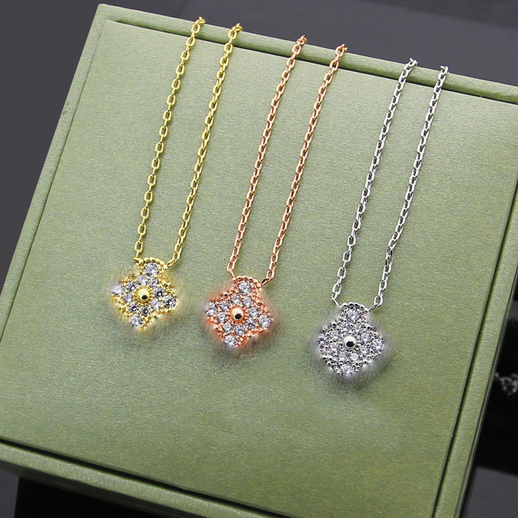 

pendant necklaces designer jewelry chains luxury bijoux cjewelers VC letter Four-leaf flower buckle full diamond carved single flower necklace original packaging