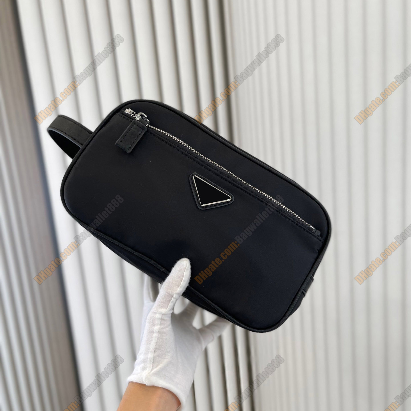 

Cosmetic Bag Portable NYLON Leather Women Designer Makeup Storage Bags Large-Capacity Bathroom Travel Toiletry Wash Pouch Black Luxurys Ladies Small Clutches