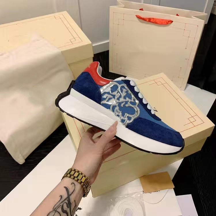 

Running Shoes Men Women Sneakers Ladies Trainers Designer Sprint Runner Leather Satin Twill Pink Black Embossed Navy Red Triple White Nappa Sneaker 05