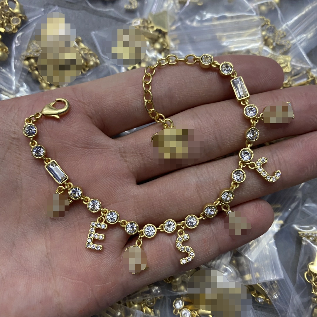 

Medusa Crystal Diamonds Zircon Letter Chain Bracelets 18K Gold Plated Brass Brand Woman Designer Bangles Classic Style Link Premium Festive Party Gifts MB4 --07