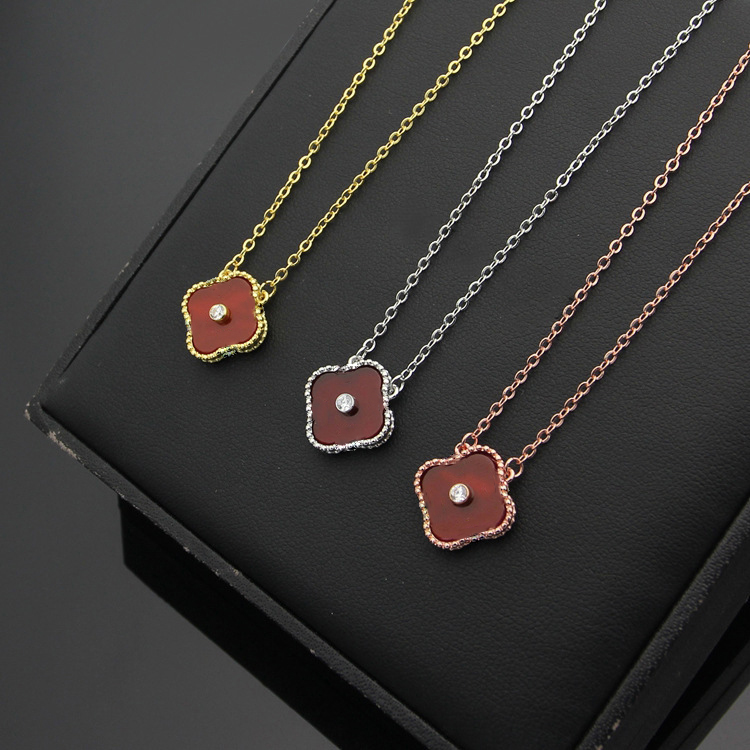 

pendant necklaces designer jewelry luxury cjewelers VC letter Single drill four-leaf fritillary necklace with gold texturer chains with original packaging