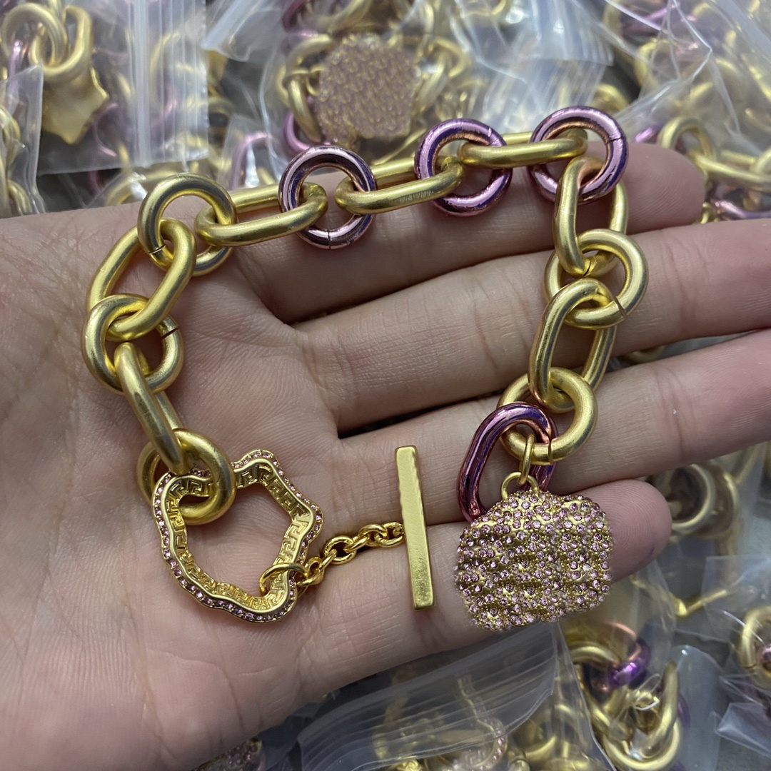 

Europe America Style Diamonds Bracelets Thick Chain Bangle Greece Meander Pattern Banshe Medusa Portrait 18K Gold Plated Jewelry Women Festive Party Gifts MB3 --05