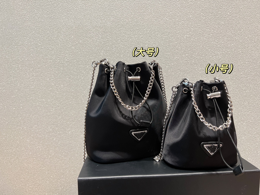 

Women's high-quality shoulder bag Designer designed mini chain bucket bag, Black
