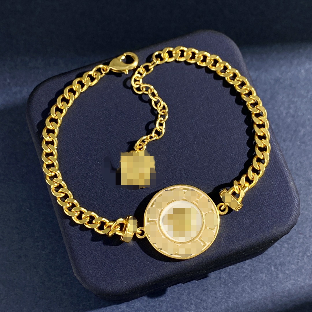 

Europe America Style Bracelets Thick Chain Bangle Greece Meander Pattern Banshe Medusa Portrait 18K Gold Plated Jewelry Women Festive Party Gifts MB3 --07