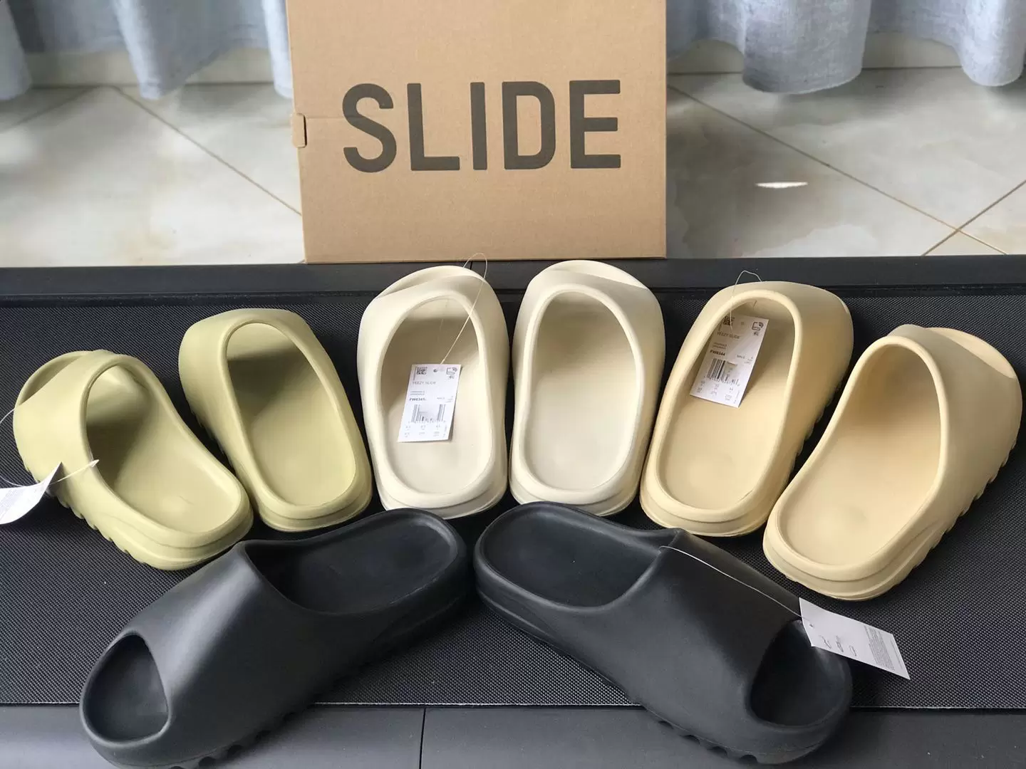 

Designer Slippers Sandals Soot Onyx Slides Mens yeezy Slide Woman Comfortable Glow Green Black Bone Resin yezzies yezzzy Desert Sand Pure Foam Men Eva xCG, 34# new colleettion(green)