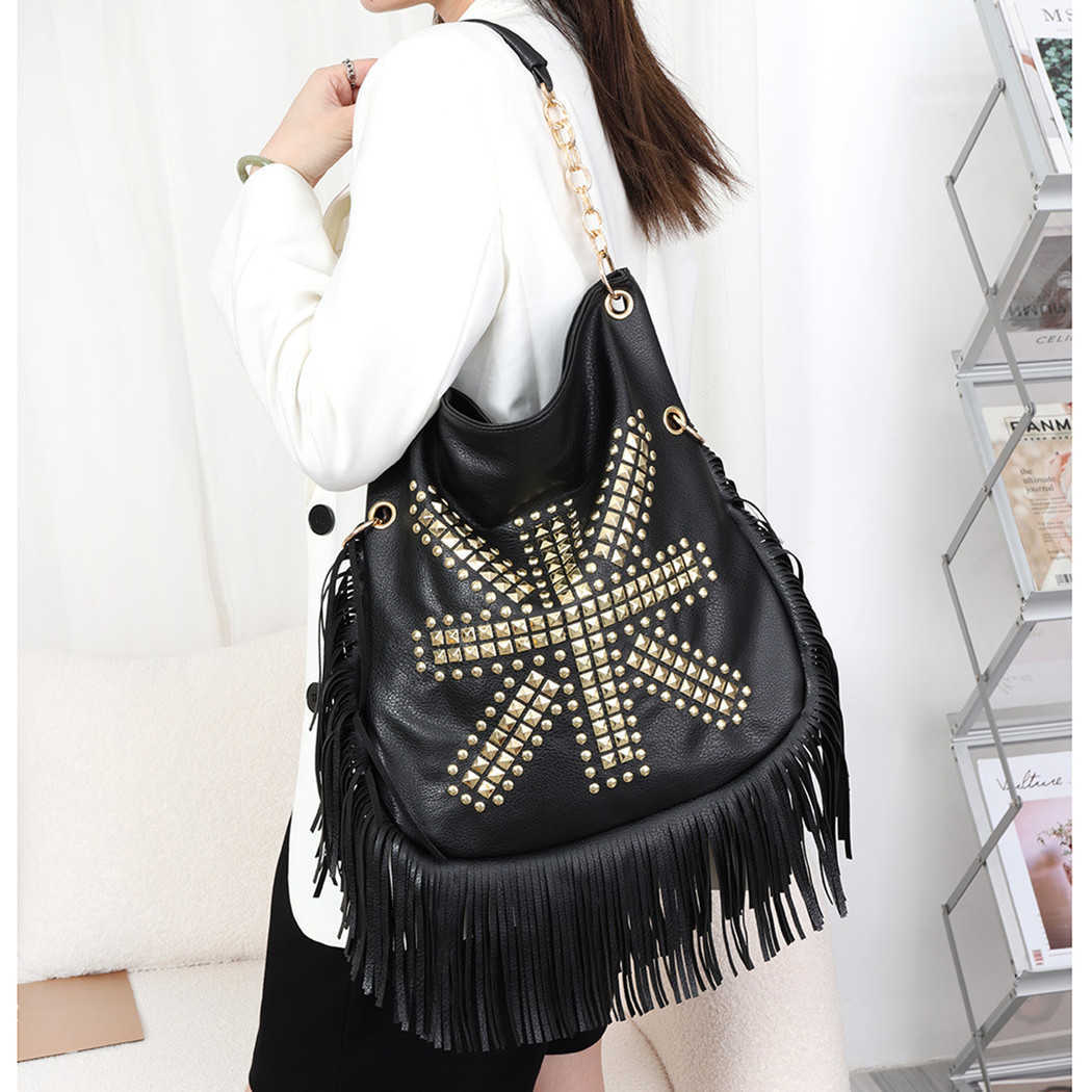 

Cross Body Fashion Rivet Crossbody Shoulder Bags for Women Brand Designer Large Capacity Ladies Handbags Long Tassel Female Messenger 221114, Black