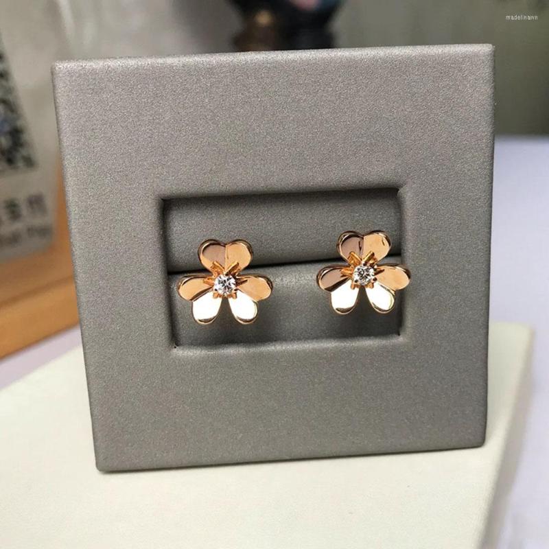 

Stud Earrings Charms V Gold Material Sweets Mini Clover Leves Flower Women Girls Fashion 18K Rose Silver Jewelry