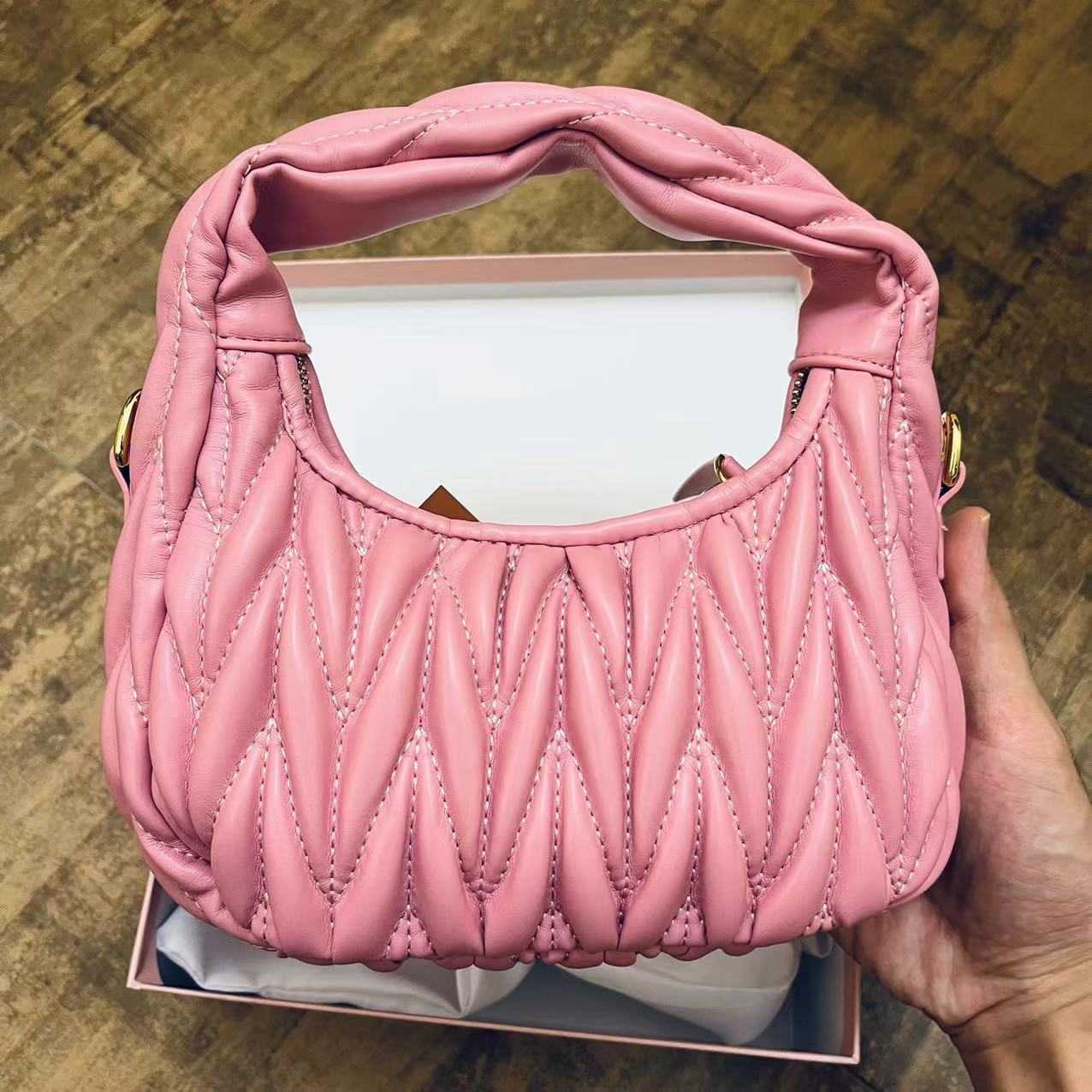 

Shoulder Bags Designer Fashion MM Handbags Wrist Autumn and Winter 2022 New Hobo Pleated Armpit Handheld Wedding One Crossbody Small Women's Crescent, White