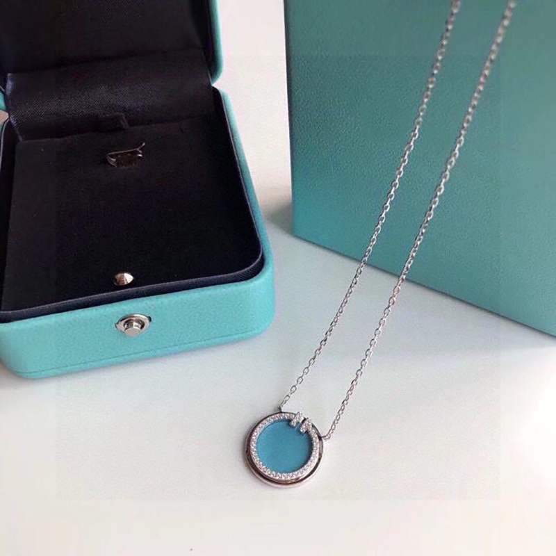 

Luxury designer necklace women necklace fashion simple style gift give social gathering very beautiful