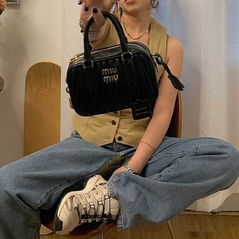 

Shoulder Bags Designer Fashion MM Handbags Wrist Autumn and Winter New Women's Bowling Wrinkle Sheepskin Chain One Portable Crossbody 0EZW Young Chic, Black large