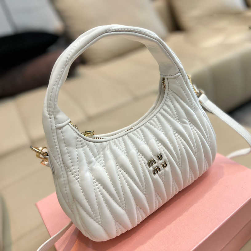 

Shoulder Bags Designer Fashion MM Handbags Wrist 2022 New Pleated Sheepskin Handheld Underarm Wander One Crossbody Hobo Stick FVE2 Young Chic Satin Si, White