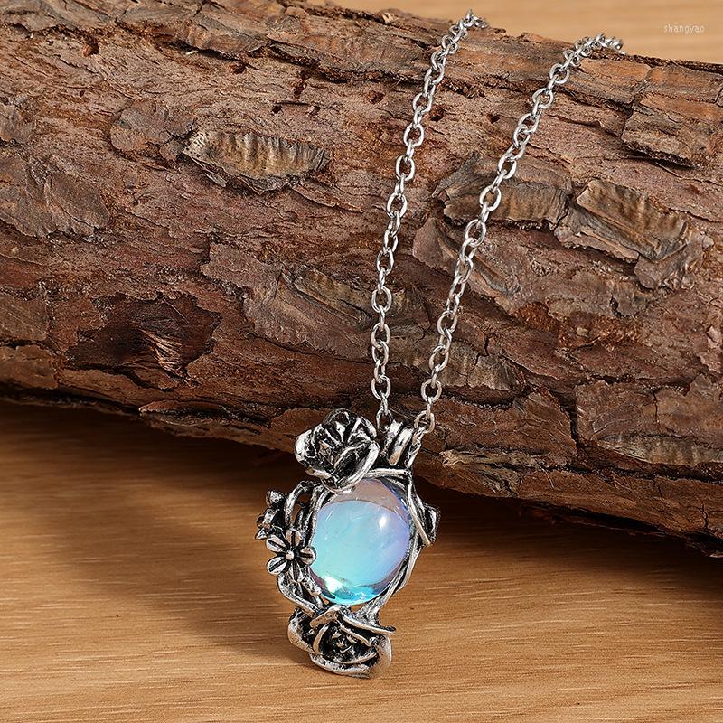 

Pendant Necklaces Vinatge Moonstone Leaf Flower Antique Necklace For Women Carved Retro Tribal Ethnic Chain Jewelry Gifts