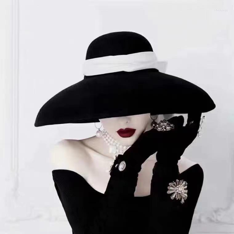 

Berets French British Elegant Big Brim Hat Temperament Black Velvet Ribbon Hepburn