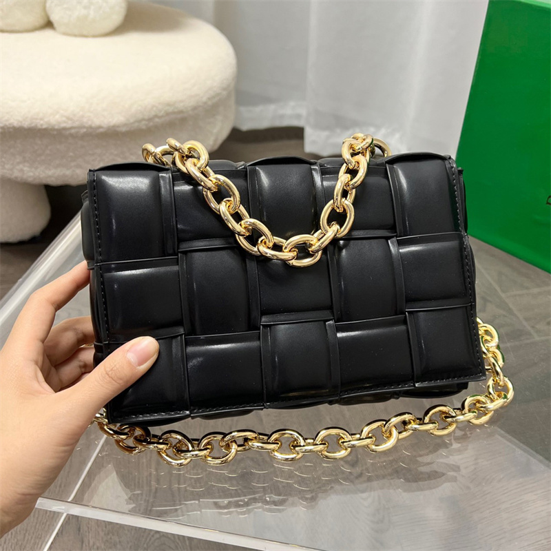 

Padded Cassette Shoulder Bags Womens Designer Woven Handbag Luxurys Designers Crossbody Chains Pillow Bag Weave B Leather Purses Handbags, Black