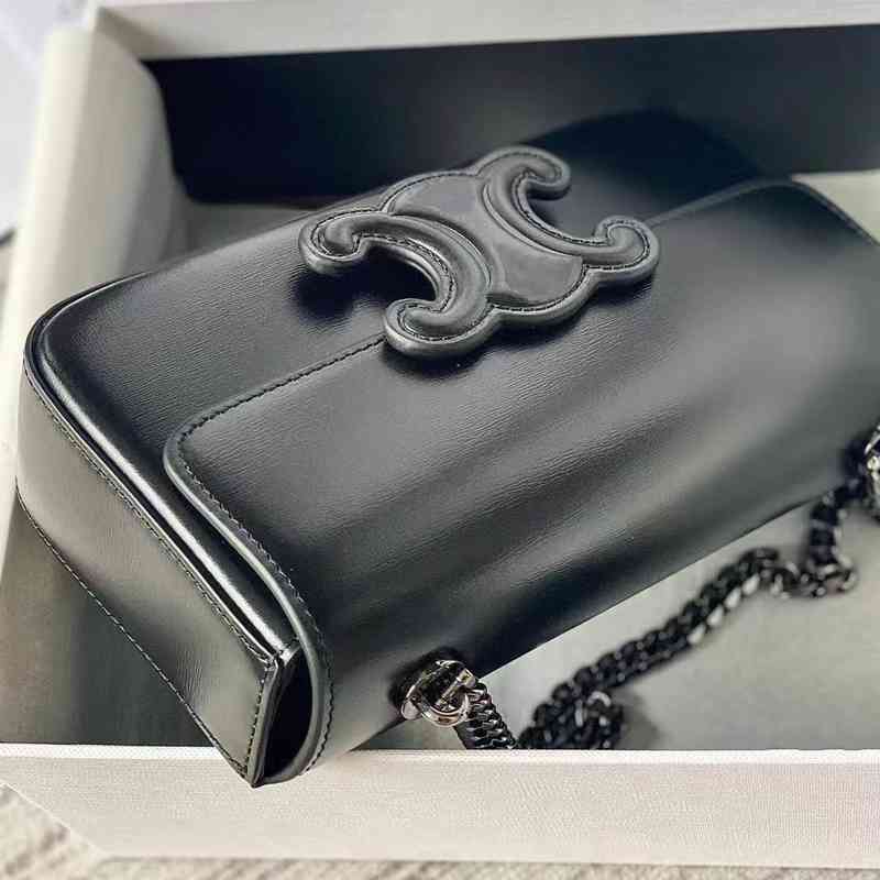 

Home C Original Luxury Triomphe armpit triomphe Saijia leather French stick one shoulder portable women's bag, Sky blue