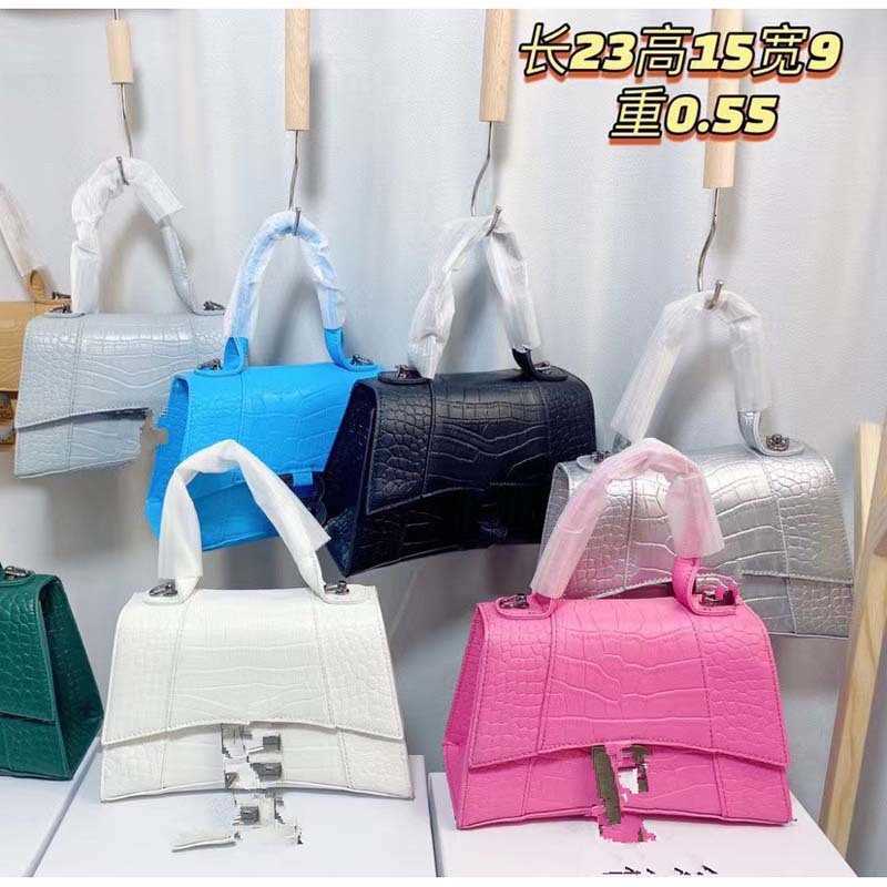 

Cheap Store 90% Off Wholesale old Classic 2023 Summer New Crocodile Embossed Celebrity One Shoulder Small Square Bag, Black