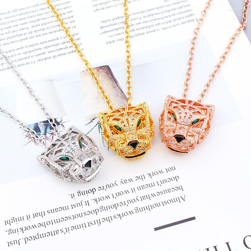 

Choker European And American Fashion Leopard Necklace Zircon Hollow Pendant Girls Small Luxury Sweater Chain