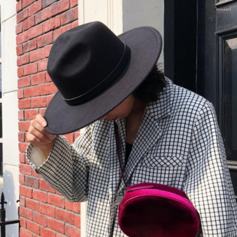 

Berets British Vintage Woolen Felt Hats Women Big Brim Elegant Black Fedora Buckle Fascinator Retro Jazz Caps Female Autumn Winter