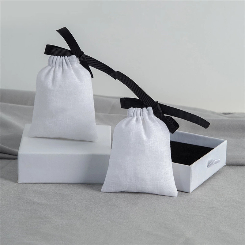 

Cotton Gift Bags Makeup Drawstring Pouches Jewelry Drawstring Pouch with Ribbon 8x11cm