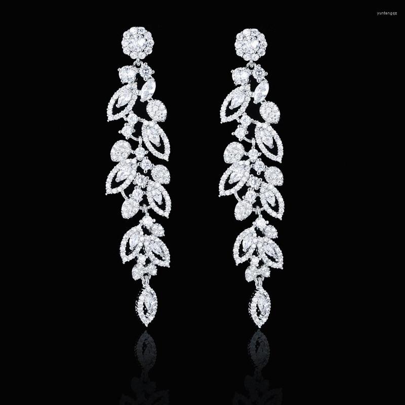 

Stud Earrings Emmaya Charming Leaves Appearance Long Earring Noble Design For Female Fashion Banquet Ingenious Zirconia Jewelry Fancy Gift