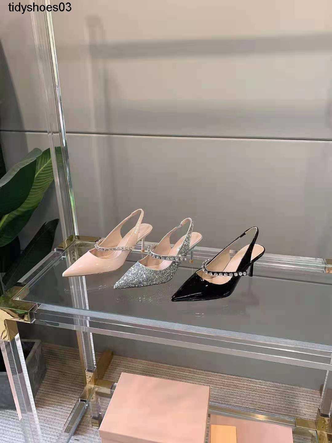 

2021 new Women Designers Rois temperament back empty single shoes Patent leather Mary Jane pumps Mid jeweled heel, Black