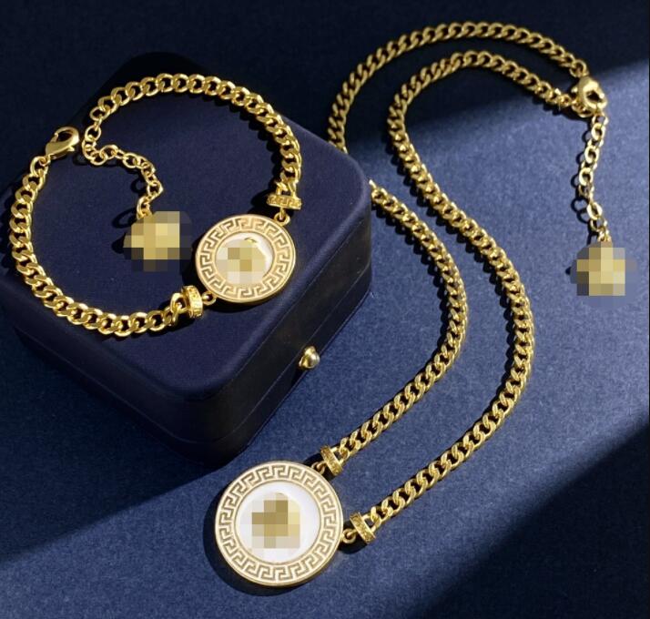 

Retro Fashion Necklace Bracelet Stud Earring Rings Sets Enamel resin Medusa Pendant Brass colour enamel Ladies Designer Jewelry gifts HMS18 -- 03, Such as picture color