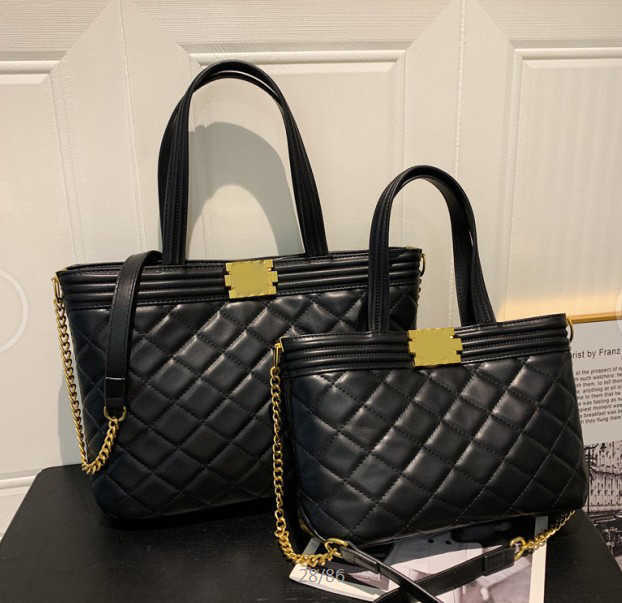 

Totes 2022 New Small Fragrance Diamond Shaped Lattice Chain Bag Soft Leather Large Capacity Women's Bag One Shoulder Handbag 111322H, The difference