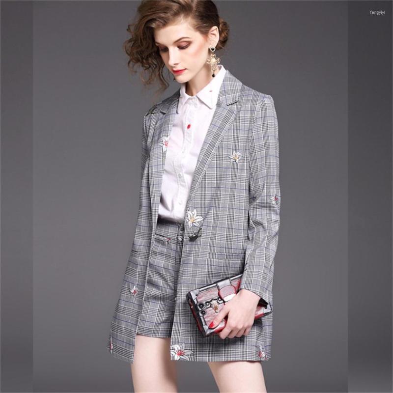 

Women' Two Piece Pants Autumn Women' Clothing European And American Embroidery Long Sleeve Small Suit Checkered Shorts Pieces / Sets, Photo color