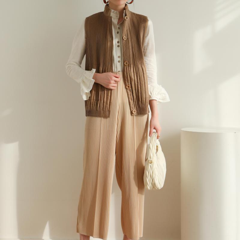 

Women's Vests Counter Quality 2023 Miyake Pleated Autumn Winter Style Casual Versatile Fashion Loose Temperament Commuting Cotton Jacket, Black