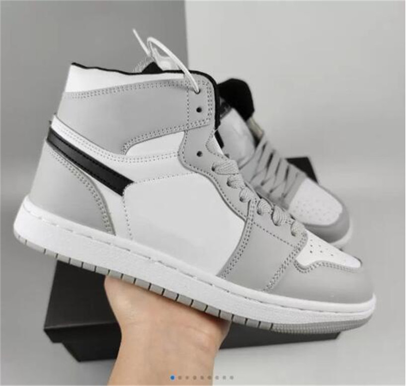 

2023 Jumpman 1 Basketball shoes Men 1S University Blue Hyper Royal Patent Panda OG dark Mocha bred shadow UNC Smoke Grey Women Sports Sneakers trainers 36-44, Green