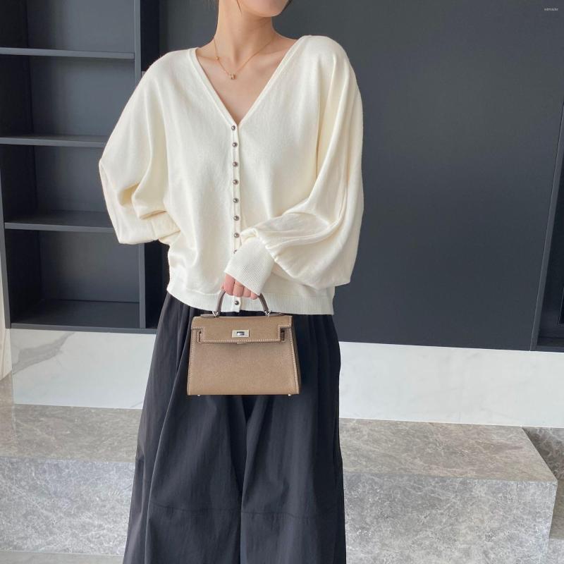 

Women's Knits Women Casual V Neck Batwing Sleeves Sweaters Fall Spring Long Sleeve Knitted Pullovers Tops Pearls Botton Decoration, Green