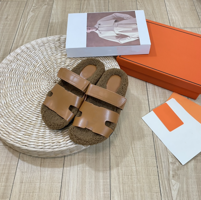 

Designer Winter New Leather Slippers Word Shaggy Shoes Retro British Style Warm Outer Wear Flat Second Uncle Shoes, Aspic