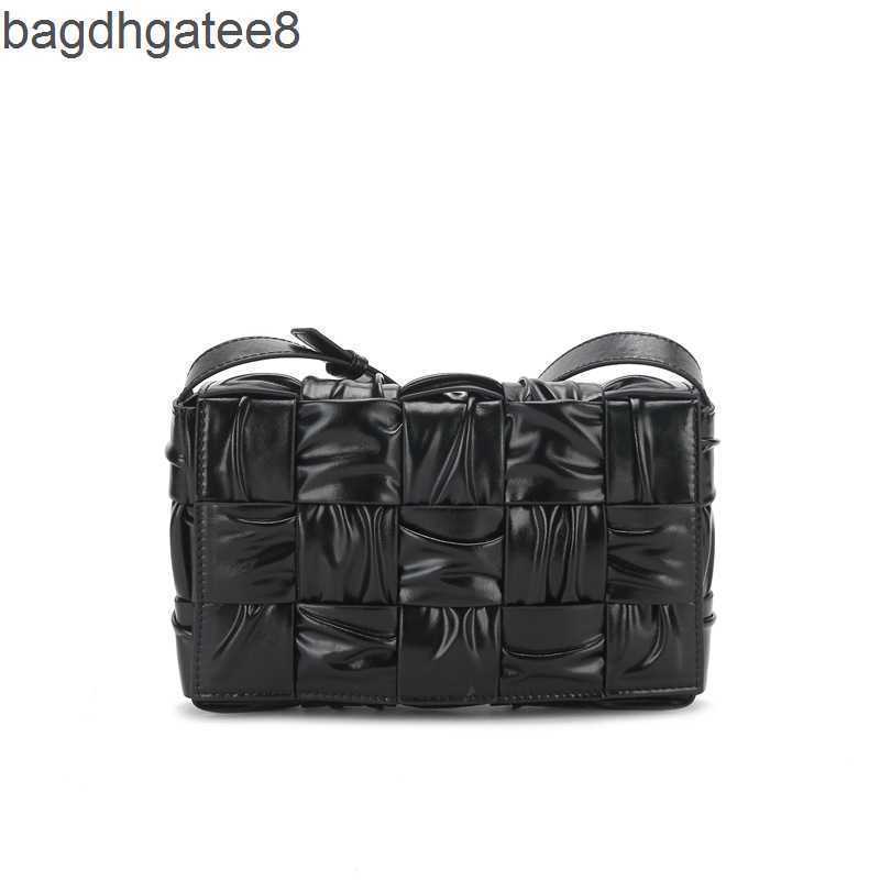

Bag Autumn Cassettes Small Pillow Bottegas Square Winter Designer Bags 2023 Venetas Pleated Leather Woven Messenger Shoulder Niche Design Q3o6, Wine red-