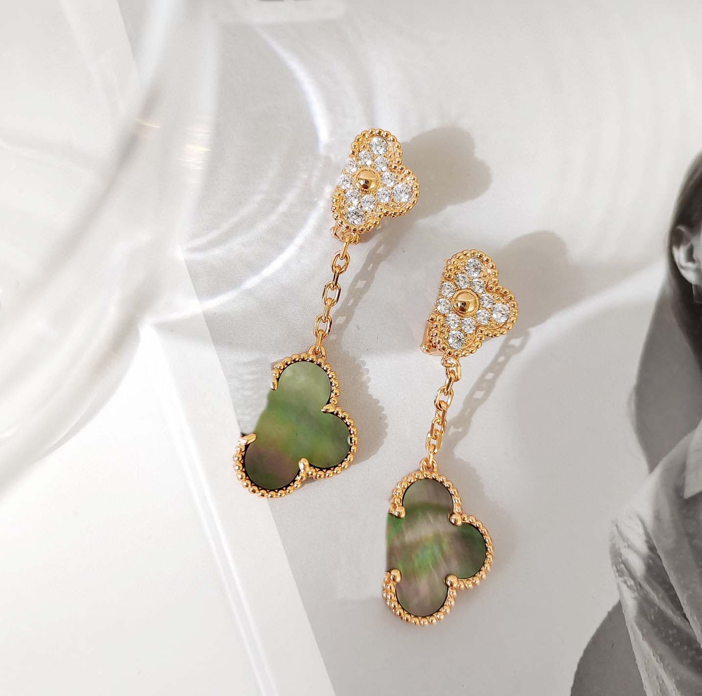 

2022 Luxury quality Charm drop earring dangle with diamond and grey shell beads in 18k gold plated have stamp box stamp PS4378A